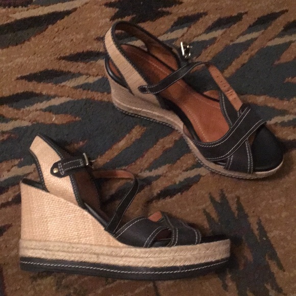 Cute Leather Wedge Sandals - Picture 3 of 3